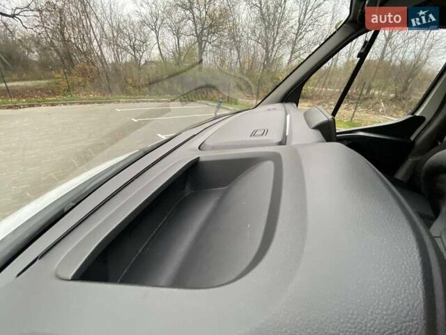 Белый Рено Мастер, объемом двигателя 0 л и пробегом 267 тыс. км за 19999 $, фото 27 на Automoto.ua