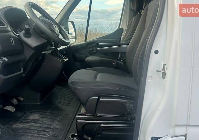 Белый Рено Мастер, объемом двигателя 2.3 л и пробегом 195 тыс. км за 19200 $, фото 7 на Automoto.ua