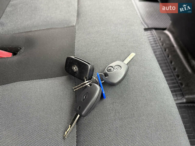 Белый Рено Мастер, объемом двигателя 0 л и пробегом 199 тыс. км за 26500 $, фото 53 на Automoto.ua