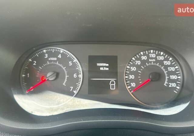 Белый Рено Мастер, объемом двигателя 2.3 л и пробегом 195 тыс. км за 19200 $, фото 9 на Automoto.ua