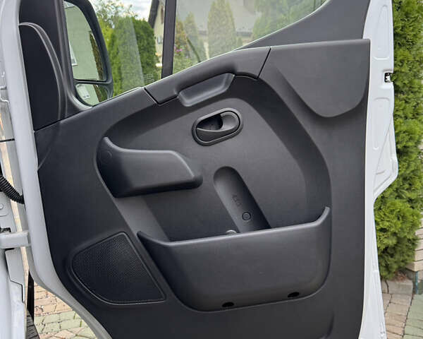 Білий Рено Мастєр, об'ємом двигуна 2.3 л та пробігом 95 тис. км за 27000 $, фото 36 на Automoto.ua