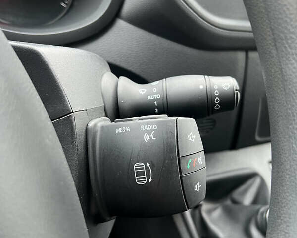 Белый Рено Мастер, объемом двигателя 2.3 л и пробегом 166 тыс. км за 20900 $, фото 22 на Automoto.ua