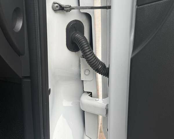 Белый Рено Мастер, объемом двигателя 2.3 л и пробегом 185 тыс. км за 23850 $, фото 42 на Automoto.ua