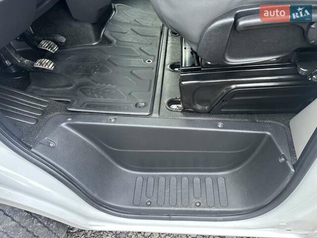 Білий Рено Мастєр, об'ємом двигуна 2.3 л та пробігом 198 тис. км за 19999 $, фото 44 на Automoto.ua