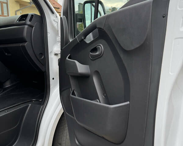 Білий Рено Мастєр, об'ємом двигуна 2.3 л та пробігом 95 тис. км за 27000 $, фото 30 на Automoto.ua