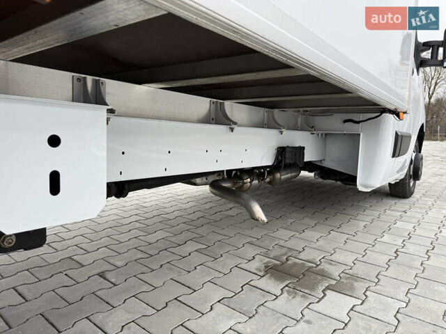 Белый Рено Мастер, объемом двигателя 0 л и пробегом 199 тыс. км за 26500 $, фото 26 на Automoto.ua