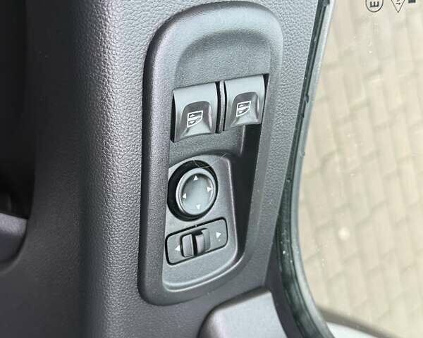 Белый Рено Мастер, объемом двигателя 2.3 л и пробегом 185 тыс. км за 23850 $, фото 25 на Automoto.ua