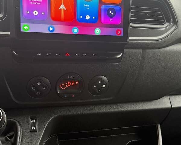 Белый Рено Мастер, объемом двигателя 2.3 л и пробегом 185 тыс. км за 23850 $, фото 31 на Automoto.ua