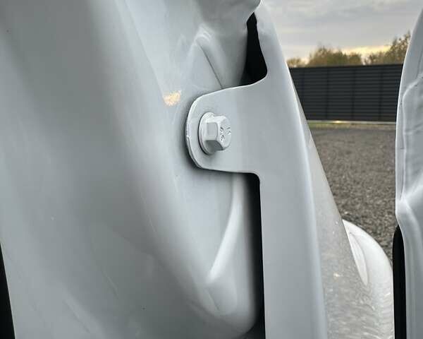 Білий Рено Мастєр, об'ємом двигуна 2.3 л та пробігом 198 тис. км за 19999 $, фото 29 на Automoto.ua