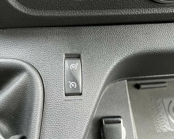 Белый Рено Мастер, объемом двигателя 2.3 л и пробегом 166 тыс. км за 20900 $, фото 27 на Automoto.ua