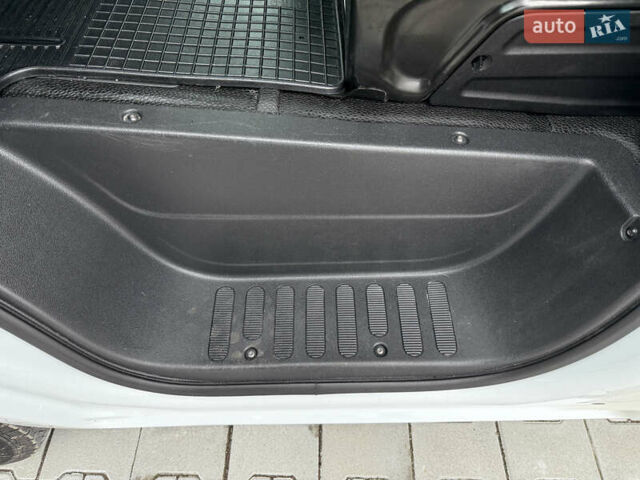 Белый Рено Мастер, объемом двигателя 0 л и пробегом 199 тыс. км за 26500 $, фото 39 на Automoto.ua