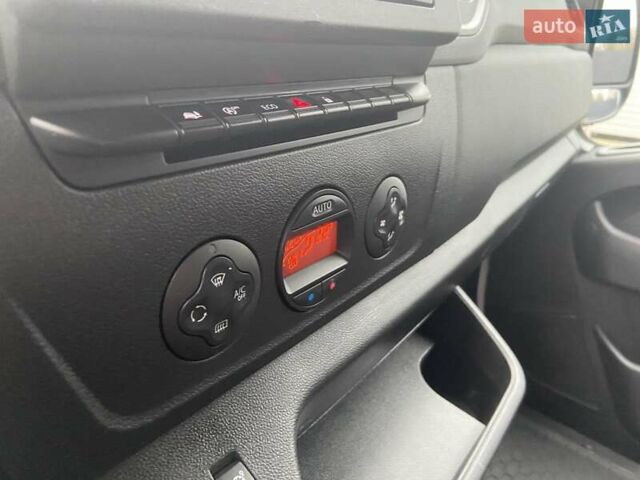 Белый Рено Мастер, объемом двигателя 2.3 л и пробегом 263 тыс. км за 20998 $, фото 14 на Automoto.ua