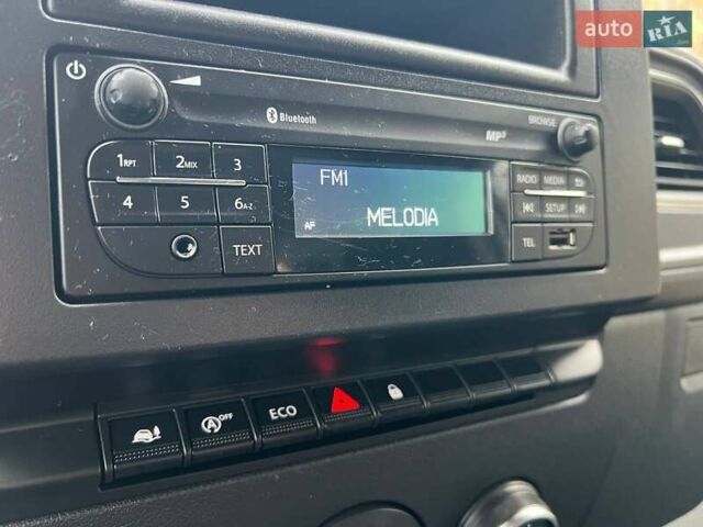 Белый Рено Мастер, объемом двигателя 2.3 л и пробегом 287 тыс. км за 25500 $, фото 84 на Automoto.ua