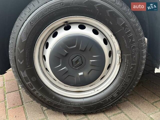 Белый Рено Мастер, объемом двигателя 2.3 л и пробегом 185 тыс. км за 23850 $, фото 13 на Automoto.ua