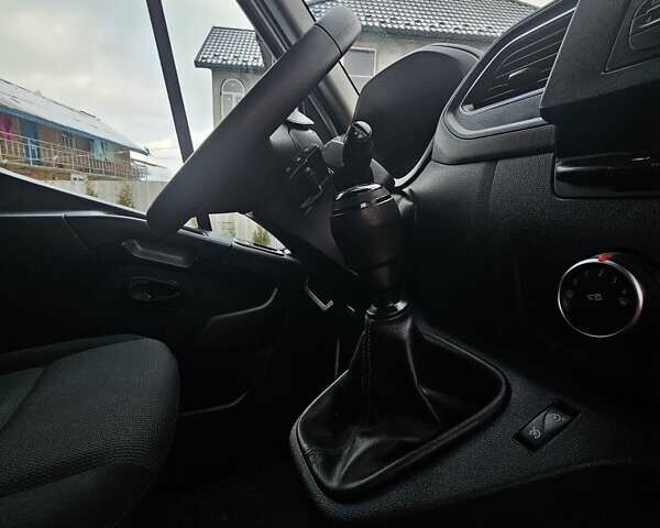 Белый Рено Мастер, объемом двигателя 2.3 л и пробегом 199 тыс. км за 21300 $, фото 16 на Automoto.ua