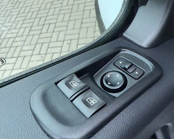 Білий Рено Мастєр, об'ємом двигуна 2.3 л та пробігом 239 тис. км за 22799 $, фото 52 на Automoto.ua