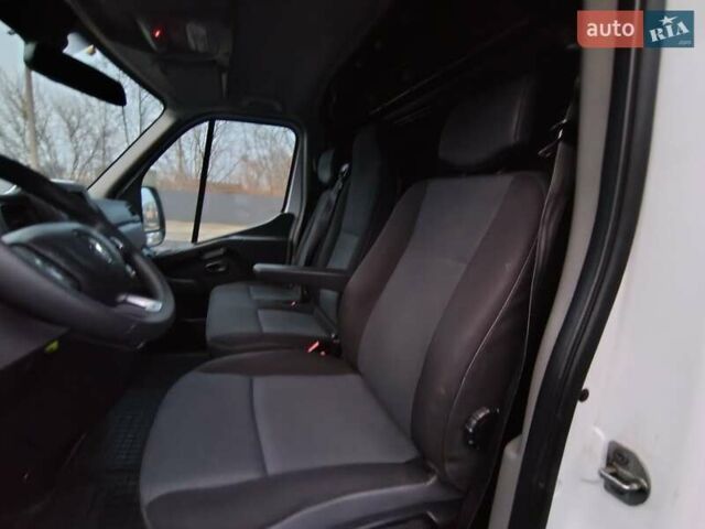 Білий Рено Мастєр, об'ємом двигуна 2.3 л та пробігом 204 тис. км за 25677 $, фото 39 на Automoto.ua