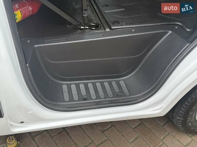 Белый Рено Мастер, объемом двигателя 2.3 л и пробегом 185 тыс. км за 23850 $, фото 41 на Automoto.ua