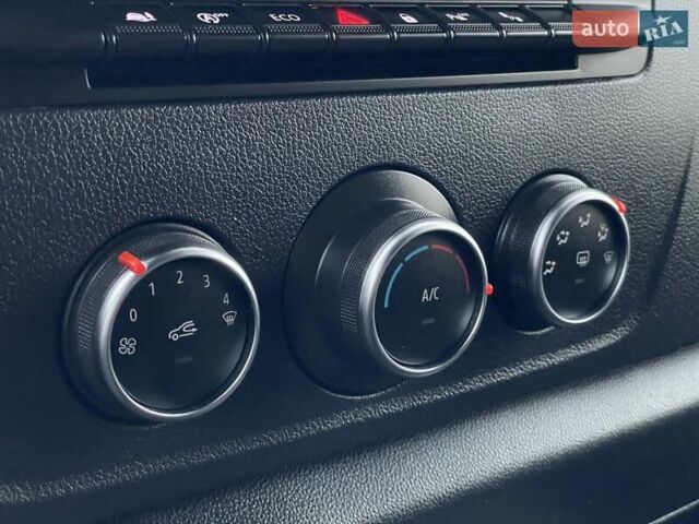 Белый Рено Мастер, объемом двигателя 2.3 л и пробегом 227 тыс. км за 24155 $, фото 46 на Automoto.ua