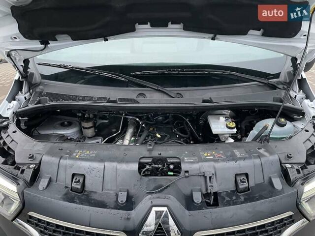 Белый Рено Мастер, объемом двигателя 2.3 л и пробегом 227 тыс. км за 24155 $, фото 52 на Automoto.ua