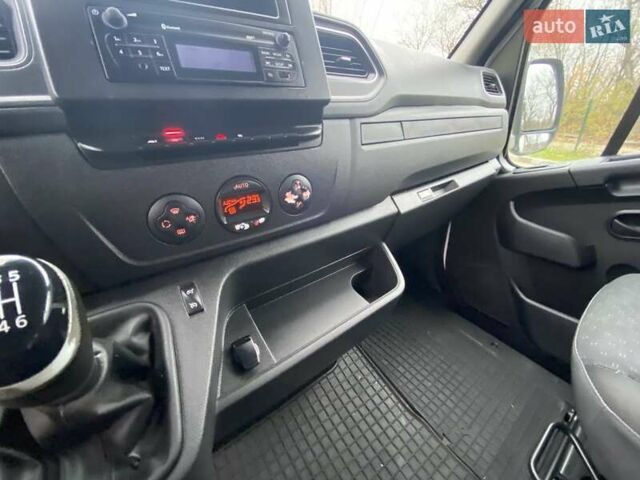 Белый Рено Мастер, объемом двигателя 0 л и пробегом 267 тыс. км за 19999 $, фото 26 на Automoto.ua