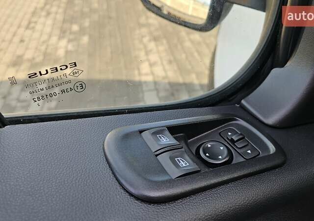 Білий Рено Мастєр, об'ємом двигуна 2.3 л та пробігом 103 тис. км за 23800 $, фото 18 на Automoto.ua