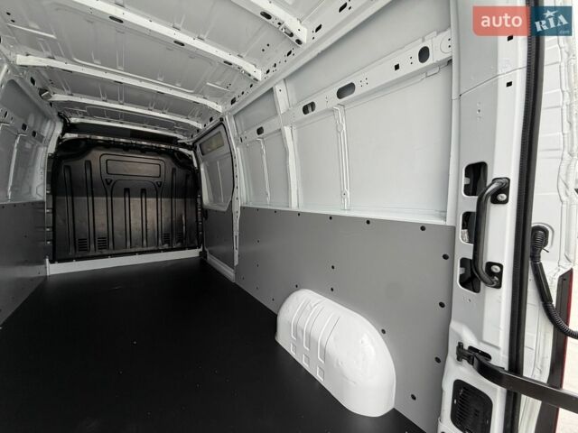 Белый Рено Мастер, объемом двигателя 2.3 л и пробегом 117 тыс. км за 21700 $, фото 26 на Automoto.ua