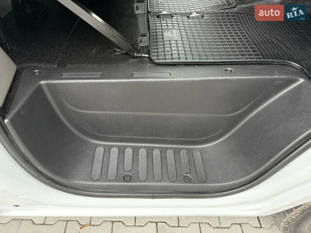 Белый Рено Мастер, объемом двигателя 0 л и пробегом 199 тыс. км за 26500 $, фото 49 на Automoto.ua