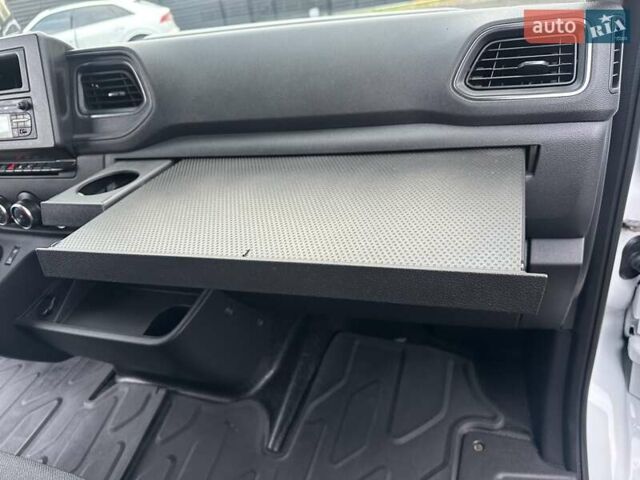 Білий Рено Мастєр, об'ємом двигуна 2.3 л та пробігом 198 тис. км за 19999 $, фото 31 на Automoto.ua