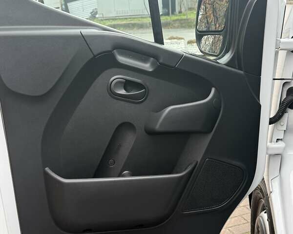 Белый Рено Мастер, объемом двигателя 2.3 л и пробегом 185 тыс. км за 23850 $, фото 23 на Automoto.ua