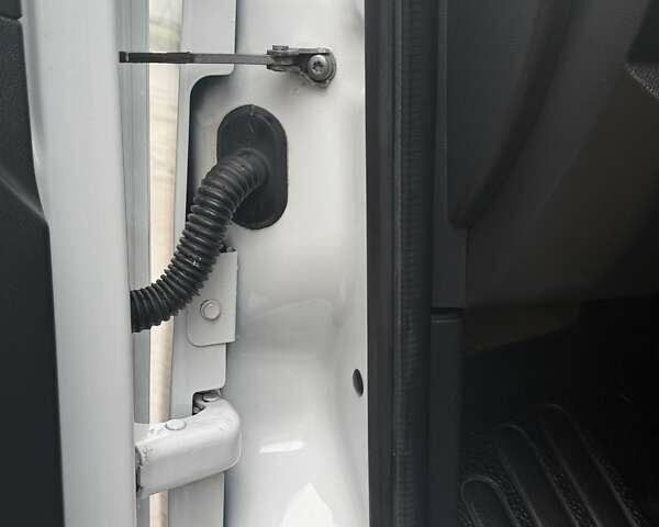 Белый Рено Мастер, объемом двигателя 2.3 л и пробегом 185 тыс. км за 23850 $, фото 24 на Automoto.ua