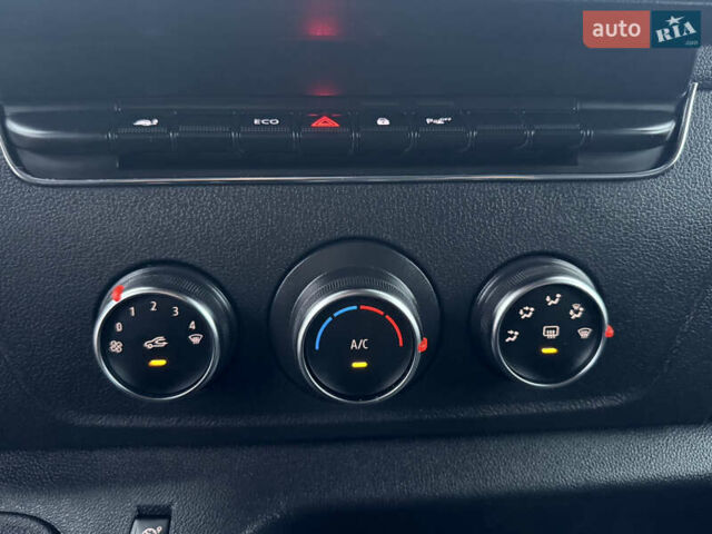 Білий Рено Мастєр, об'ємом двигуна 2.3 л та пробігом 239 тис. км за 22799 $, фото 73 на Automoto.ua