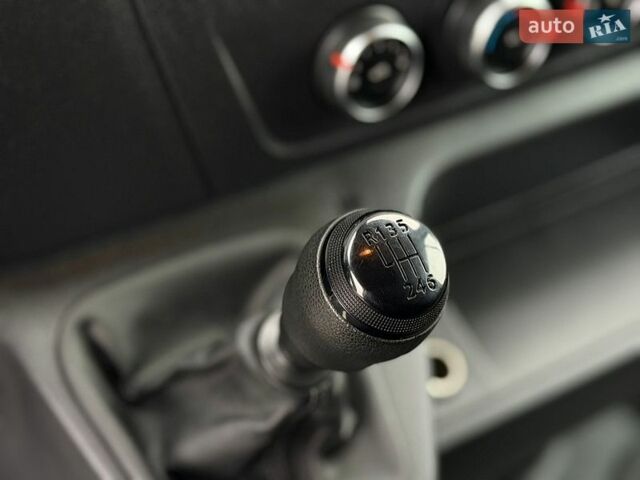 Белый Рено Мастер, объемом двигателя 2.3 л и пробегом 260 тыс. км за 18700 $, фото 37 на Automoto.ua