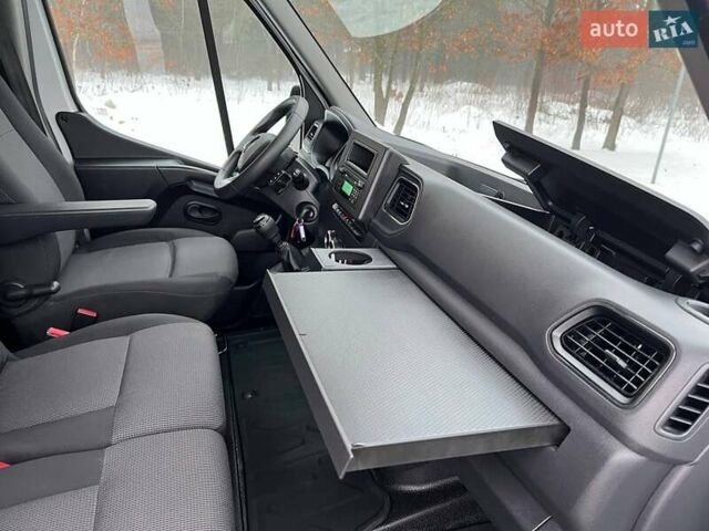 Белый Рено Мастер, объемом двигателя 2.3 л и пробегом 236 тыс. км за 22999 $, фото 2 на Automoto.ua