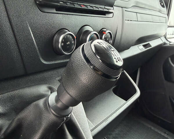 Белый Рено Мастер, объемом двигателя 2.3 л и пробегом 208 тыс. км за 21600 $, фото 28 на Automoto.ua