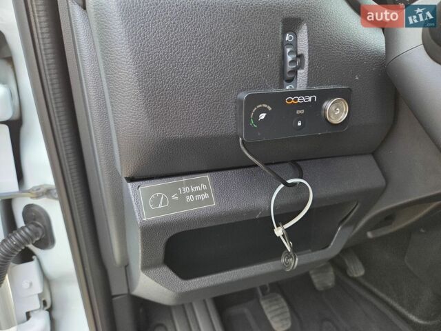 Белый Рено Мастер, объемом двигателя 2.3 л и пробегом 140 тыс. км за 23700 $, фото 6 на Automoto.ua