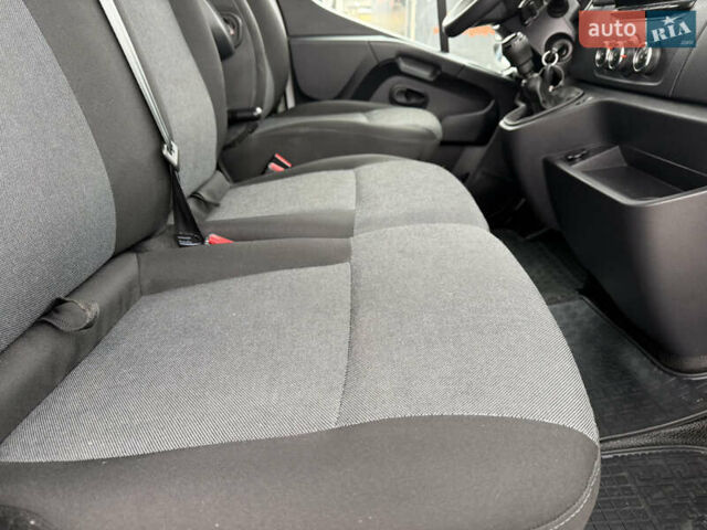 Белый Рено Мастер, объемом двигателя 2.3 л и пробегом 208 тыс. км за 21600 $, фото 39 на Automoto.ua