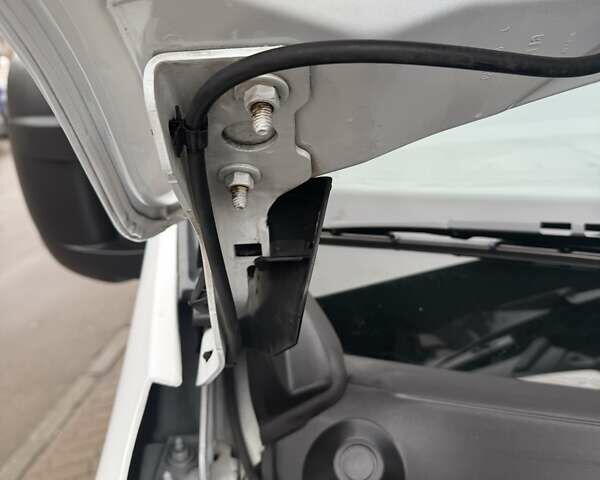 Белый Рено Мастер, объемом двигателя 2.3 л и пробегом 185 тыс. км за 23850 $, фото 62 на Automoto.ua