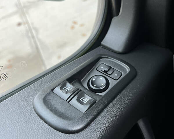 Белый Рено Мастер, объемом двигателя 2.3 л и пробегом 166 тыс. км за 20900 $, фото 18 на Automoto.ua