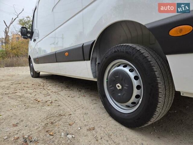 Белый Рено Мастер, объемом двигателя 2.3 л и пробегом 124 тыс. км за 23600 $, фото 3 на Automoto.ua