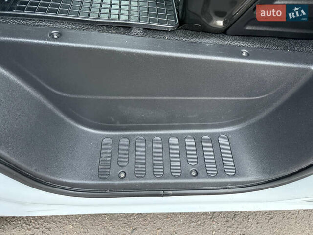 Білий Рено Мастєр, об'ємом двигуна 0 л та пробігом 203 тис. км за 21500 $, фото 40 на Automoto.ua