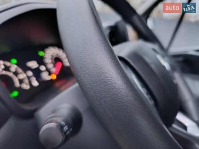 Белый Рено Мастер, объемом двигателя 2.3 л и пробегом 288 тыс. км за 21999 $, фото 18 на Automoto.ua