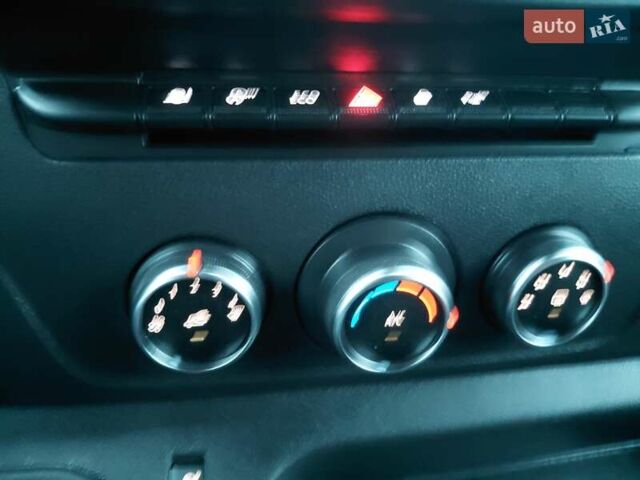 Белый Рено Мастер, объемом двигателя 2.3 л и пробегом 92 тыс. км за 25000 $, фото 44 на Automoto.ua