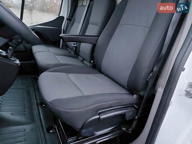 Белый Рено Мастер, объемом двигателя 2.3 л и пробегом 92 тыс. км за 25000 $, фото 52 на Automoto.ua