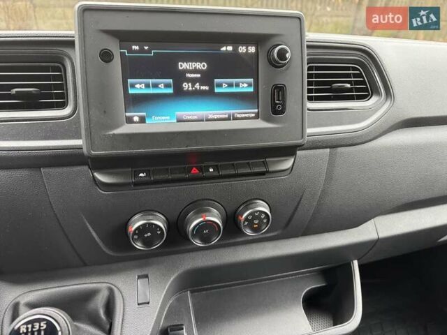 Белый Рено Мастер, объемом двигателя 2.3 л и пробегом 53 тыс. км за 28000 $, фото 9 на Automoto.ua