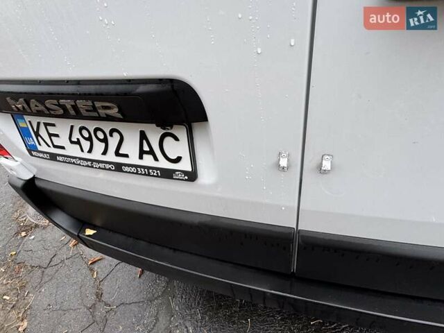 Белый Рено Мастер, объемом двигателя 2.3 л и пробегом 53 тыс. км за 28000 $, фото 7 на Automoto.ua