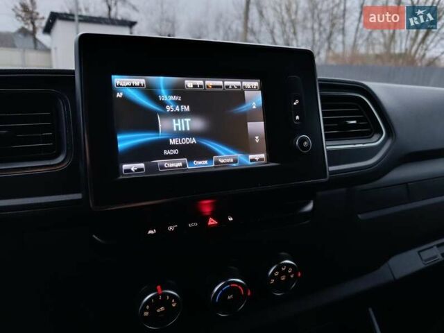 Белый Рено Мастер, объемом двигателя 2.3 л и пробегом 288 тыс. км за 21999 $, фото 12 на Automoto.ua