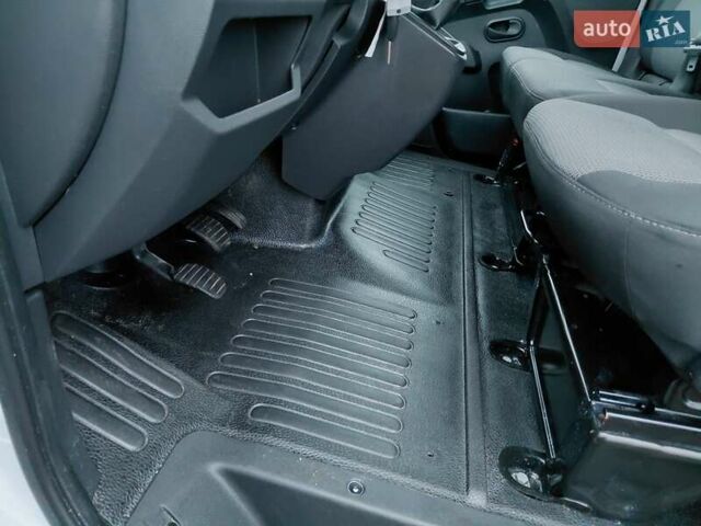 Белый Рено Мастер, объемом двигателя 2.3 л и пробегом 92 тыс. км за 25000 $, фото 53 на Automoto.ua