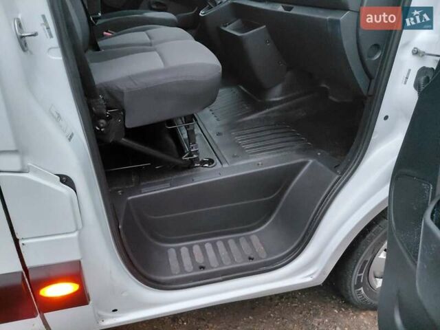 Белый Рено Мастер, объемом двигателя 2.3 л и пробегом 92 тыс. км за 25000 $, фото 40 на Automoto.ua