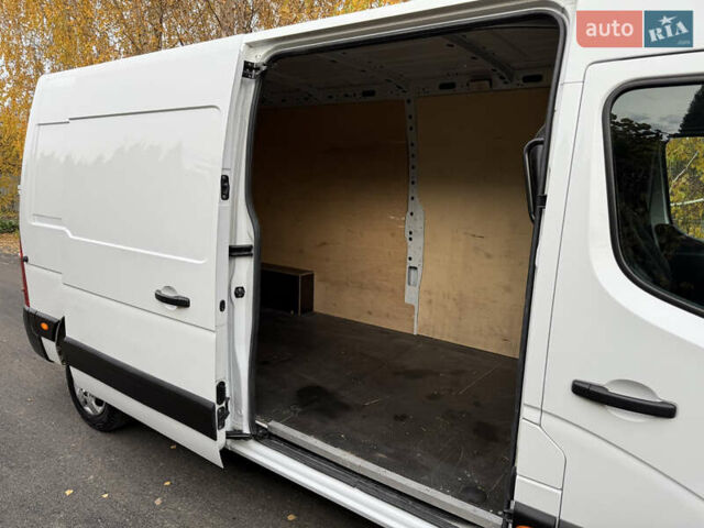 Белый Рено Мастер, объемом двигателя 2.3 л и пробегом 97 тыс. км за 22600 $, фото 5 на Automoto.ua